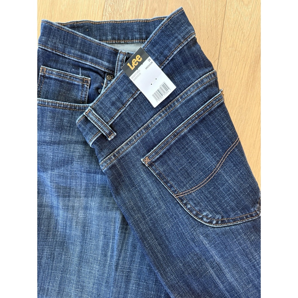 NWT Lee Relaxed Fit Straight Leg Mid Rise Women's Plus Blue Jeans Sz 18‎ - Picture 2 of 5